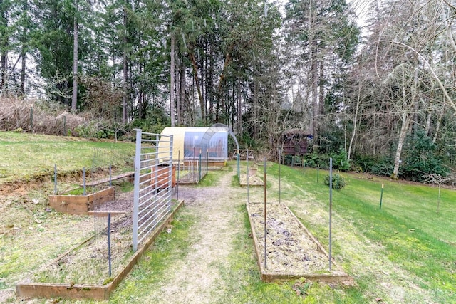 view of yard with an outdoor structure