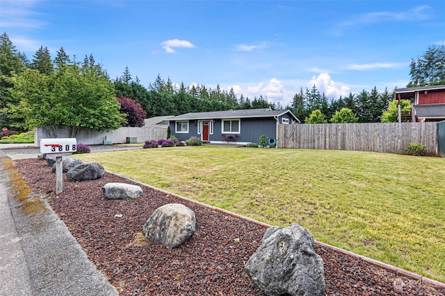 ranch-style house featuring a front yard