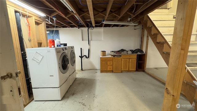 laundry room with washer and clothes dryer and cabinets