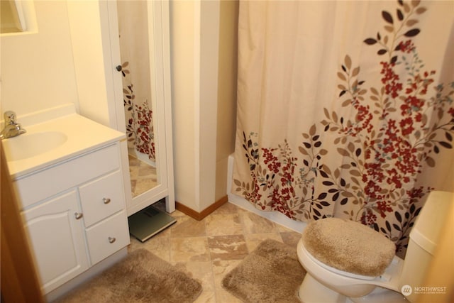 full bathroom featuring vanity, shower / bath combo, and toilet