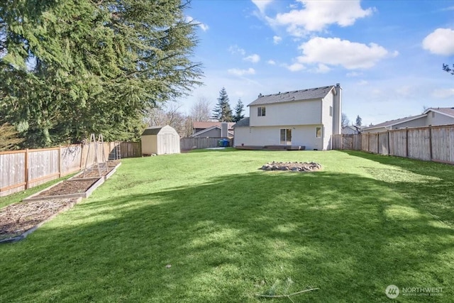 view of yard featuring a storage shed