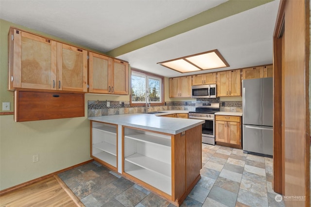 kitchen featuring sink, stainless steel appliances, and kitchen peninsula