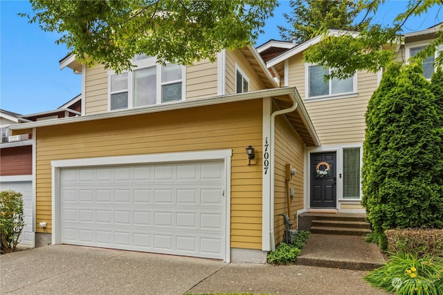 view of front facade featuring a garage