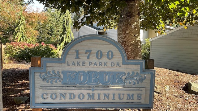 view of community / neighborhood sign