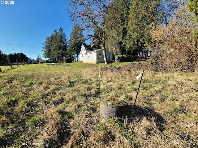 view of yard featuring a rural view