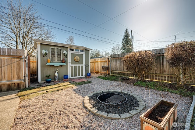 view of yard with an outdoor structure