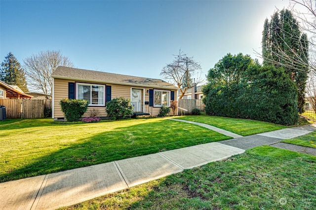 ranch-style house featuring a front yard