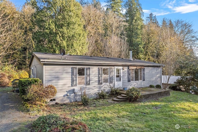 view of front of house with a front yard