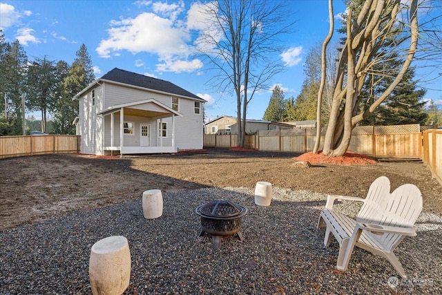 view of yard featuring an outdoor fire pit