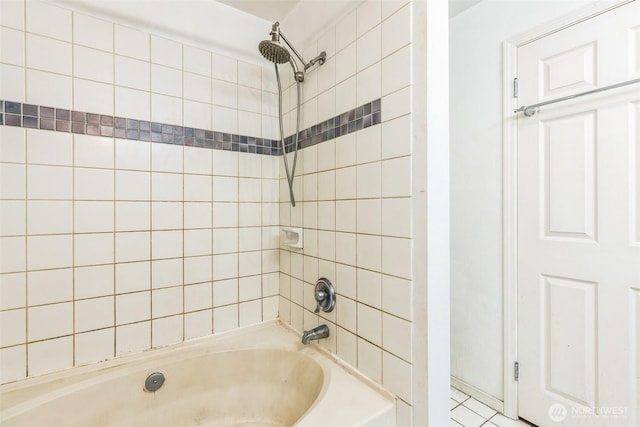 bathroom with tiled shower / bath