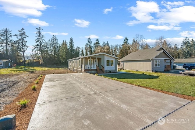 view of front facade with a front yard and a porch