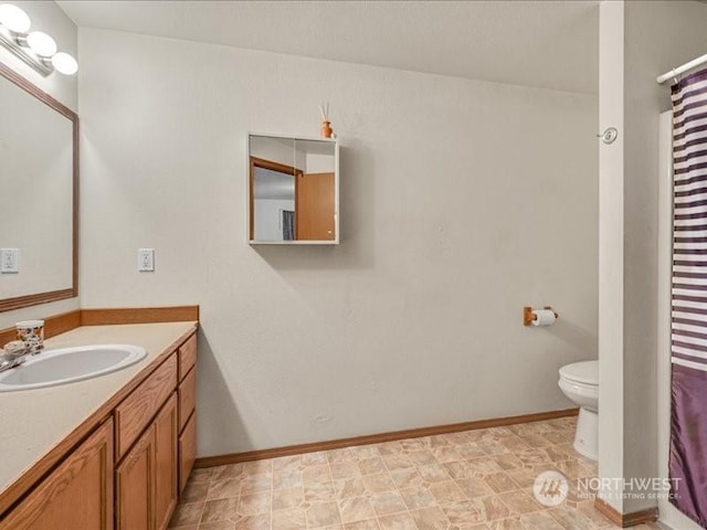 bathroom with vanity, toilet, and a shower with shower curtain