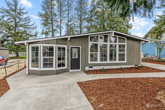 view of front of property featuring a patio