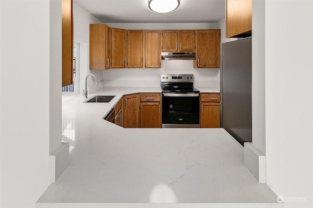 kitchen featuring appliances with stainless steel finishes, kitchen peninsula, and sink