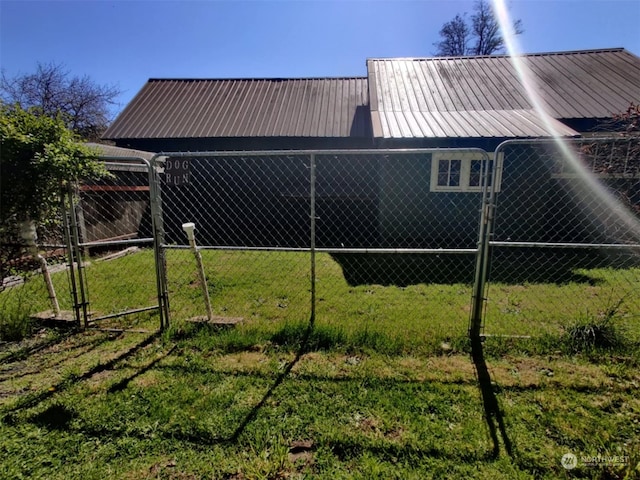 exterior space featuring a yard