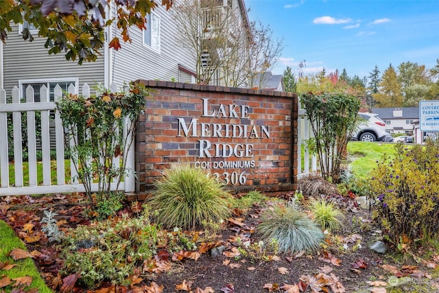 view of community / neighborhood sign