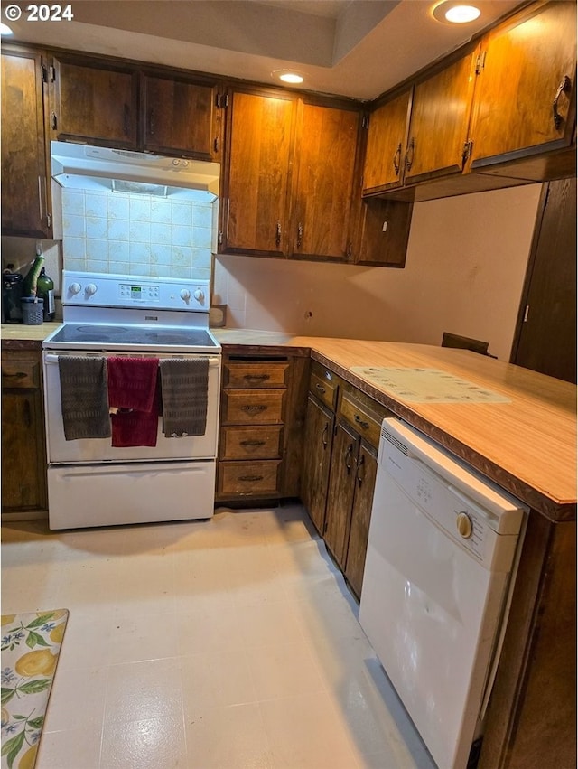 kitchen with backsplash and white appliances