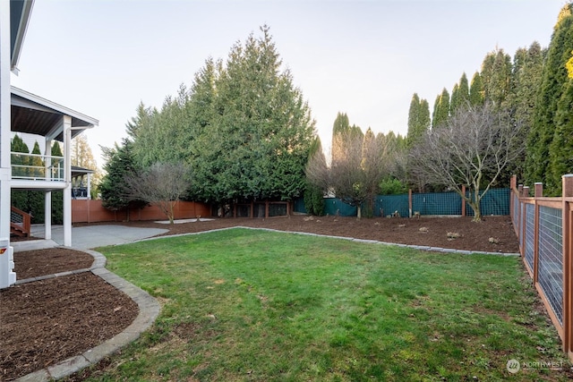 view of yard featuring a patio