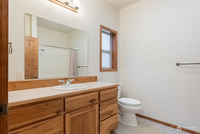 bathroom with a shower with curtain, vanity, and toilet