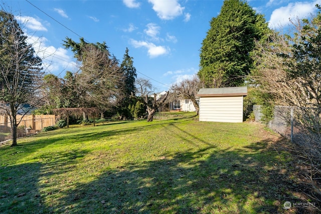 view of yard with a storage shed