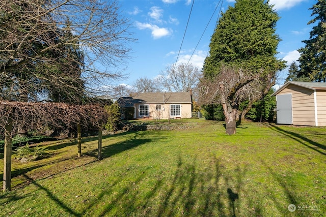 view of yard with a shed