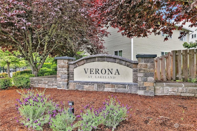 view of community / neighborhood sign