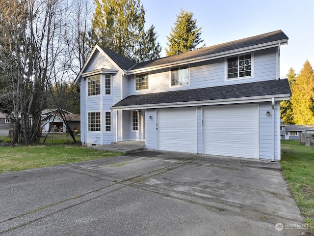 view of front facade featuring a garage and a front yard