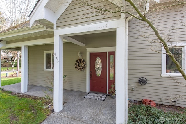 doorway to property with covered porch