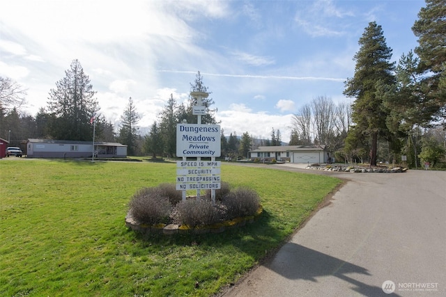 view of front facade with a front lawn