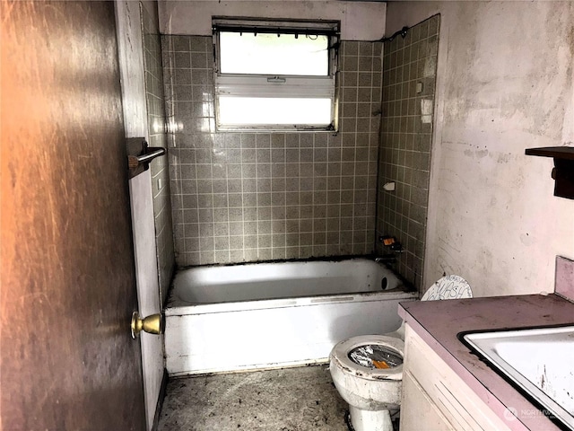 full bathroom with vanity, tiled shower / bath, and toilet