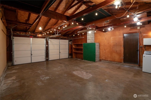 garage with washer / dryer