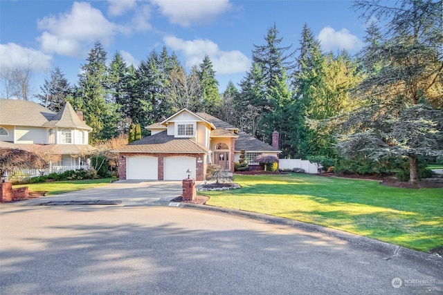 view of front of property featuring a front yard