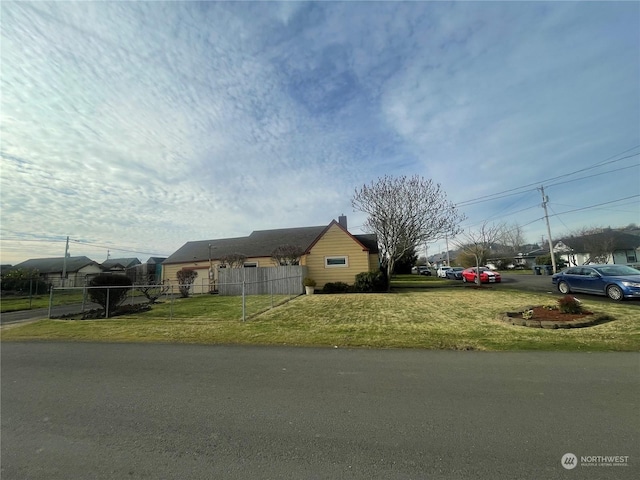 view of front of house featuring a front yard