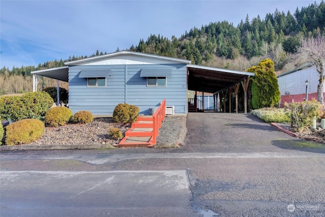 view of front of property featuring a carport