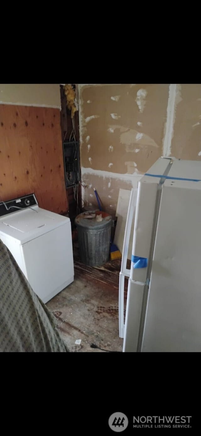 laundry room featuring washer / dryer