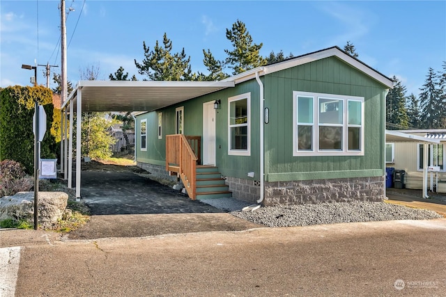 manufactured / mobile home featuring a carport