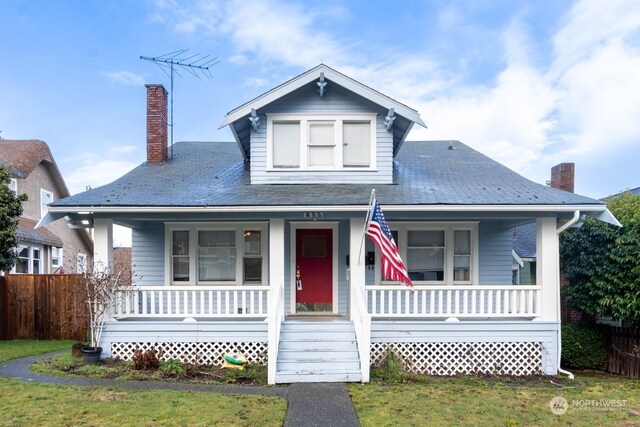 view of front facade with a front lawn and a porch