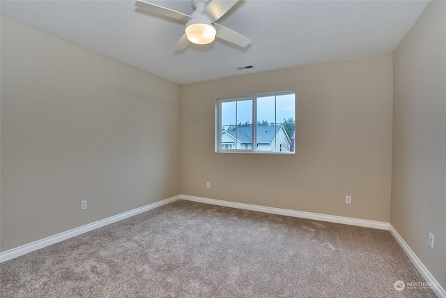 carpeted empty room featuring ceiling fan