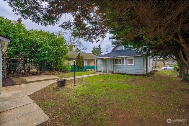 view of front facade with a front yard