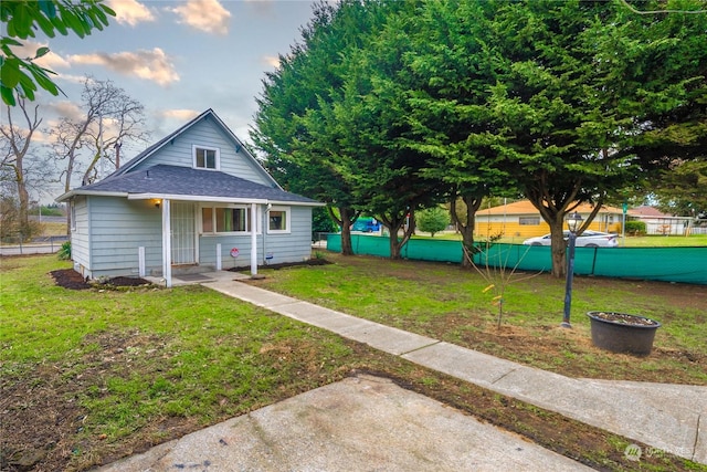 view of front facade with a front lawn