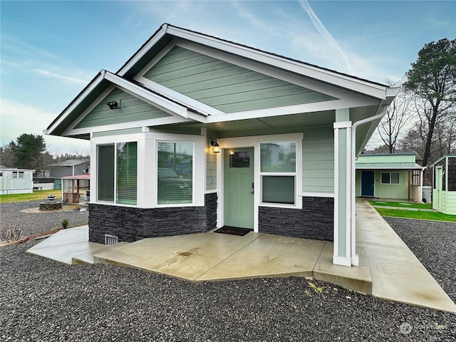 view of front of house featuring an outdoor fire pit