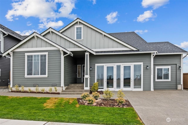 view of front of property with a front yard