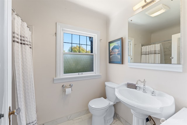 bathroom featuring toilet and sink