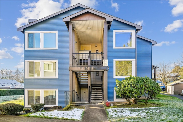 view of front of property with a balcony