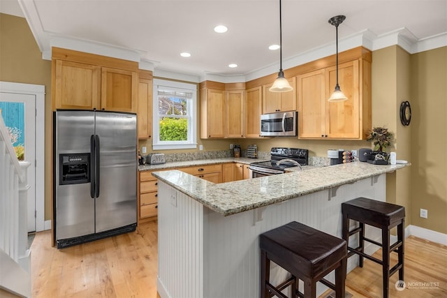 18 Primrose Ln, Pacific Beach, WA 98571 - kitchen featuring a peninsula, stainless steel appliances, light wood-style flooring, and ornamental molding