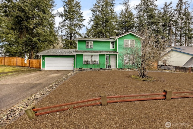 view of front property featuring a garage