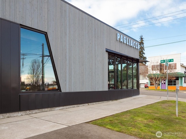 1325 NW 85th St, Seattle, WA 98117 - view of building exterior