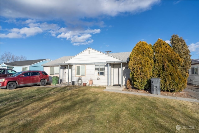 view of front of home featuring a front lawn