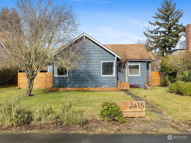 view of front facade with a front lawn