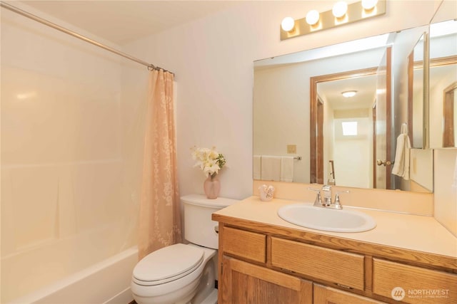34126 30th Ave SW, Federal Way, WA 98023 - full bath featuring toilet, vanity, and shower / tub combo with curtain